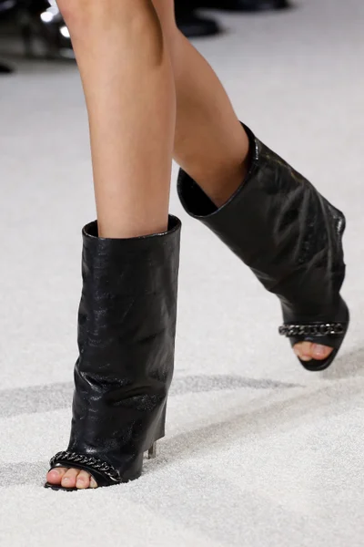 Look 27
